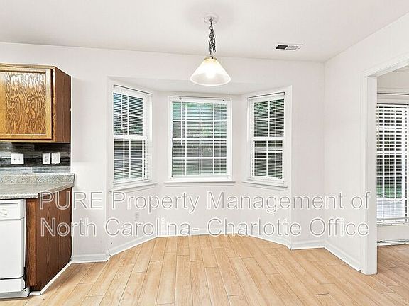 4th image of 4423 Cades Cove Dr