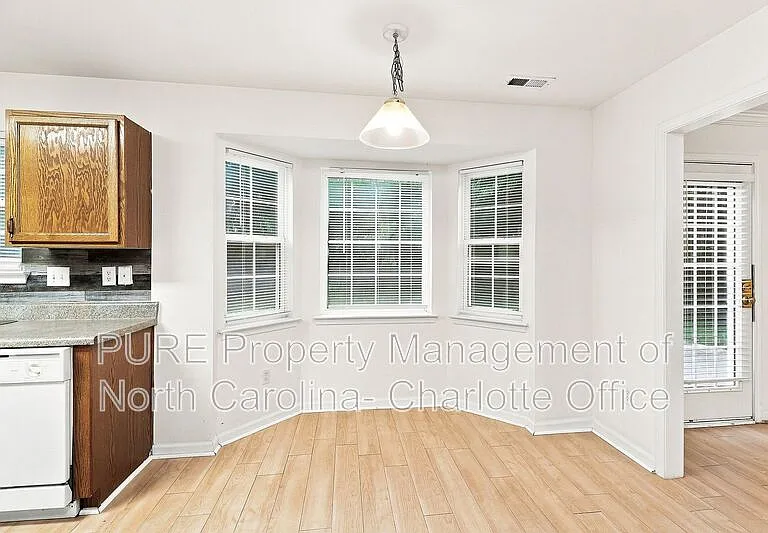 4423 Cades Cove Dr — Photo 4