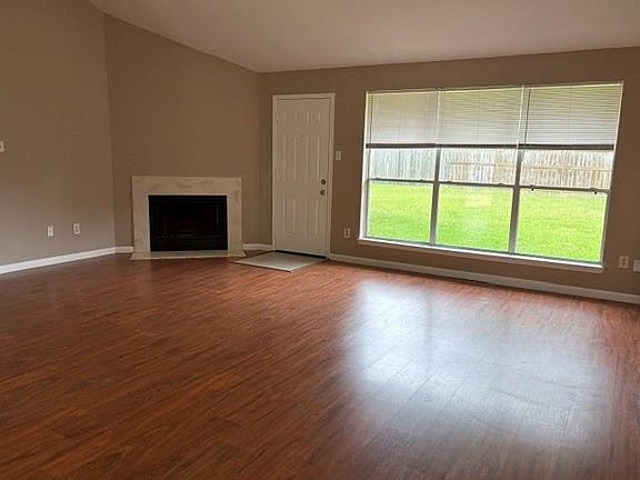 3rd image of 7854 Yellow Pine Dr