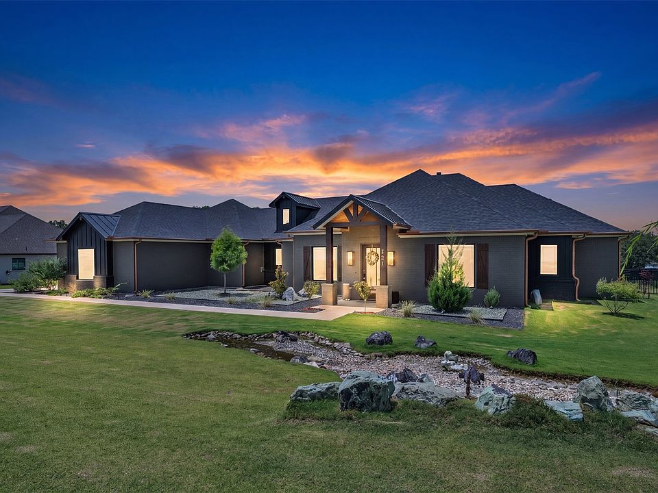 1st image of 321 Pear Valley Ln