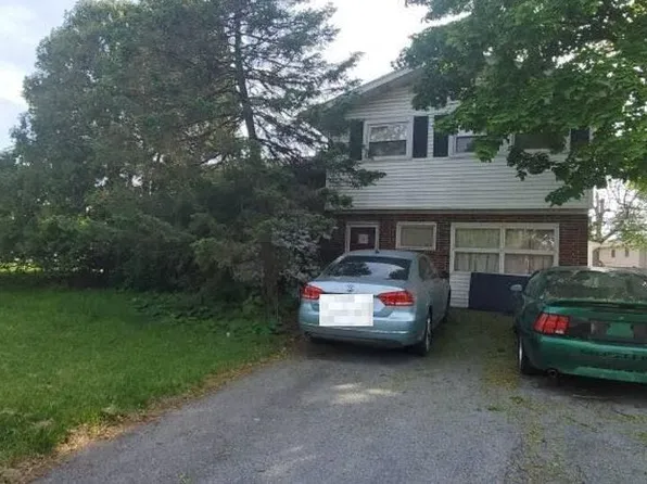 926 College Ln, Allentown, PA 18103