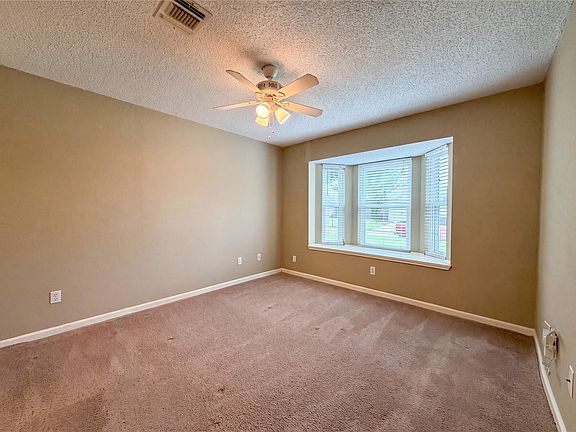 4th image of 643 E Country Grove Cir