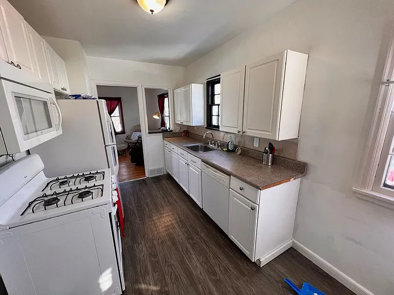 1160 Farrington St — Photo 1