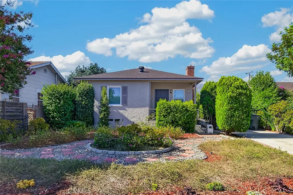 4 bed, 1644 sqft, $5,350 — Photo 2