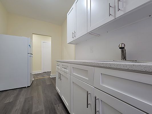 3rd image of 1035 45th St #3S
