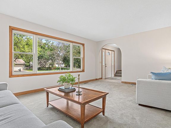 3rd image of 3203 Canterbury Cir