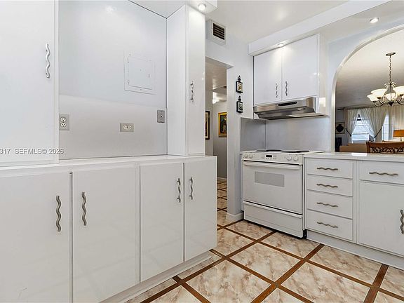4th image of 1401 NE Miami Gardens Dr APT 287