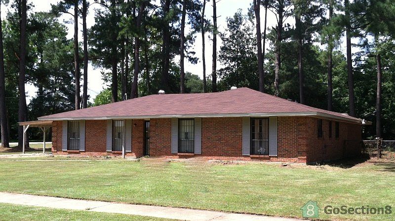 2nd image of 2601 Endicott Dr
