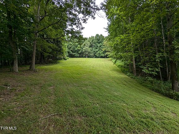 3rd image of Sugar Pine Ln