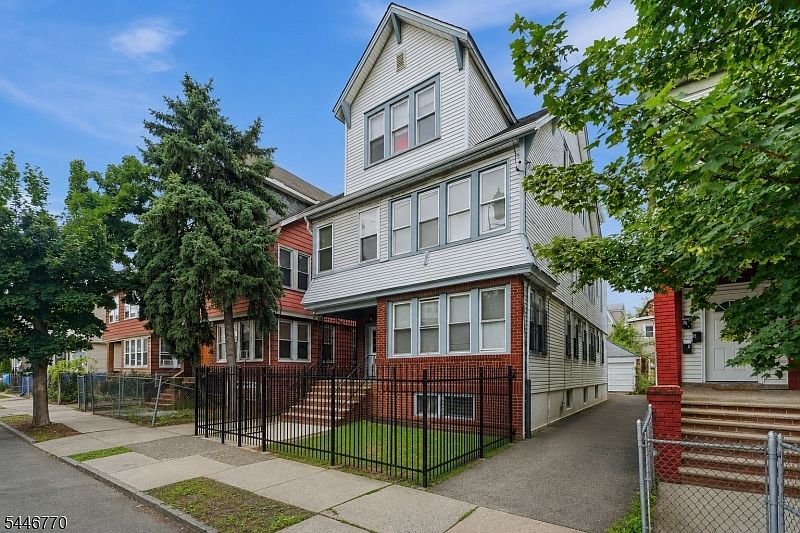1st image of 926 S 20Th St