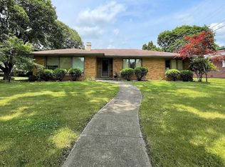 1114 Lincolnshire Dr, Champaign, IL 61821