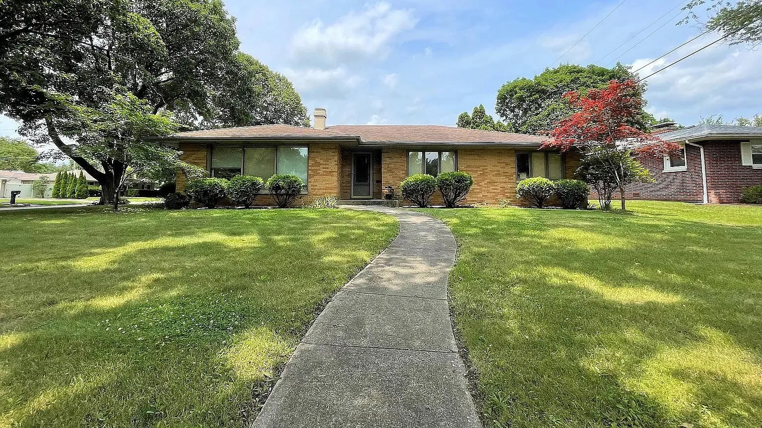 1114 Lincolnshire Dr photo 1