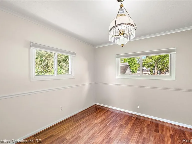 735 Novi St — Photo 22