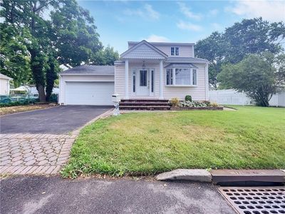 786 S 4th Street, Lindenhurst, NY, 11757