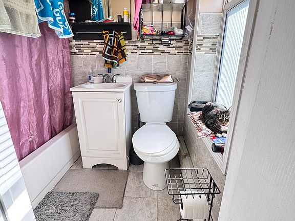 5th image of 309 3rd St APT 8