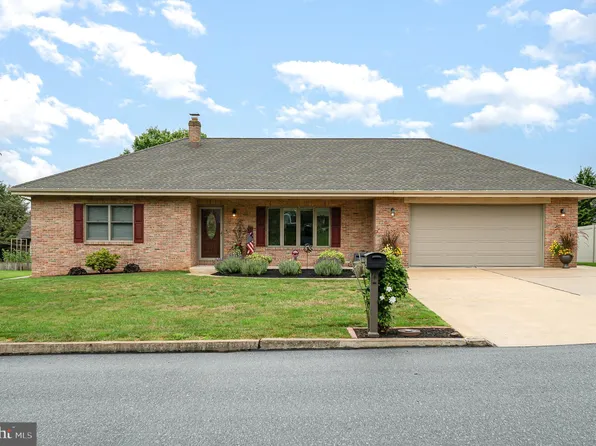 17 Summit Dr, Palmyra, PA 17078