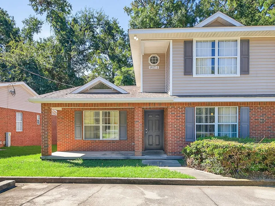 1921 Honeysuckle Dr