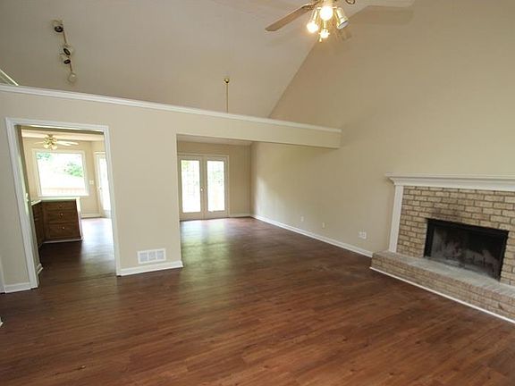 3rd image of 110 Blacks Mill Trce E