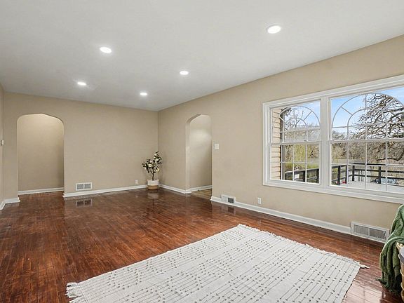 3rd image of 309 Perrin Pl