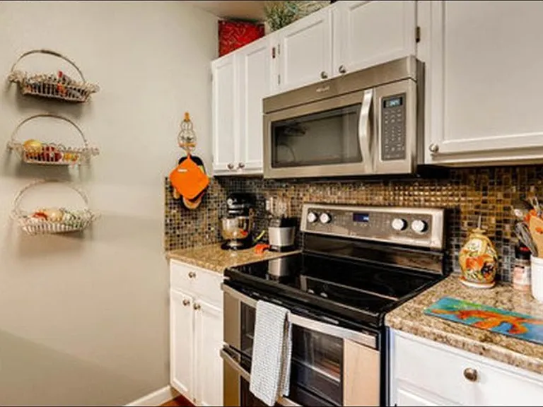 6775 S Ivy St #B7 — Photo 8