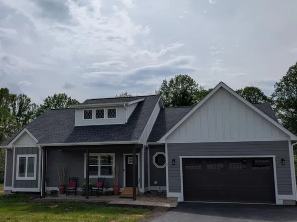 167 Hidden Fields Dr, Flat Rock, NC 28731