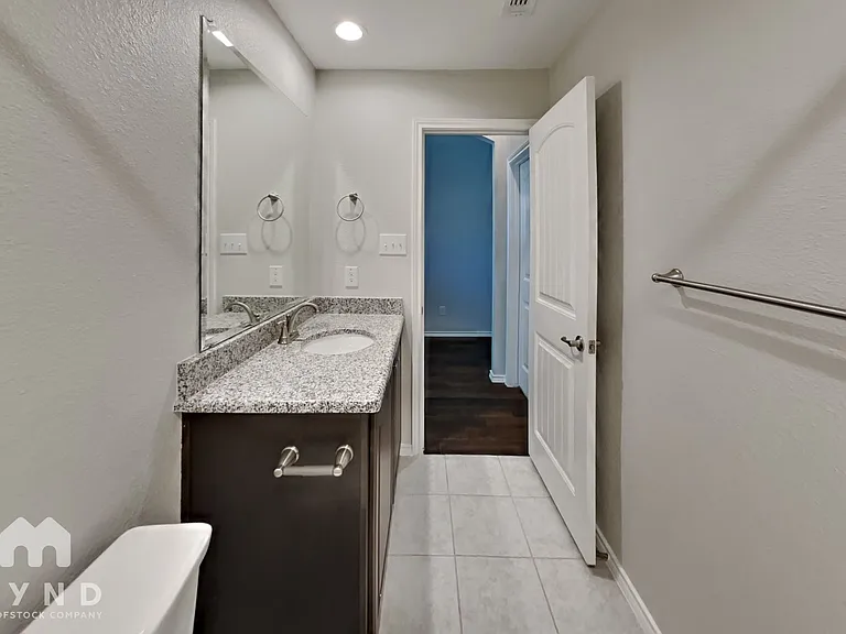 529 Paloma St — Photo 16