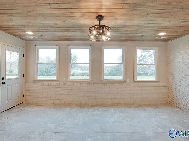2042 Rosebury Ln SW — Photo 13