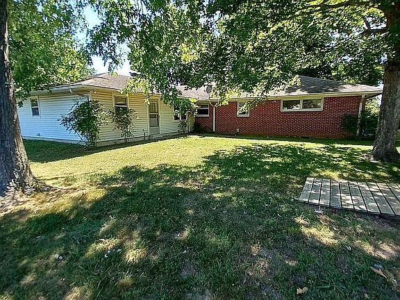 2nd image of 1214 Poplar Dr