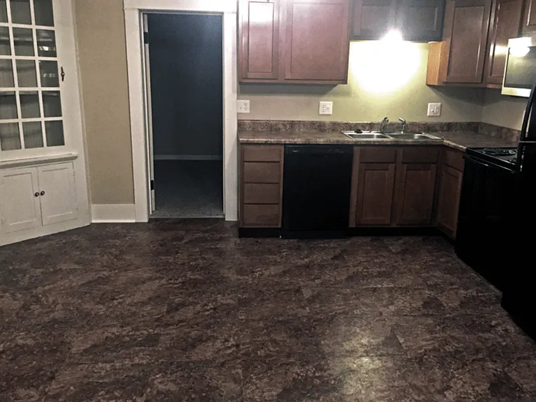 423 E Market St — Photo 2