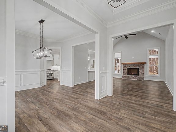 3rd image of 14 Jewell Dr SE