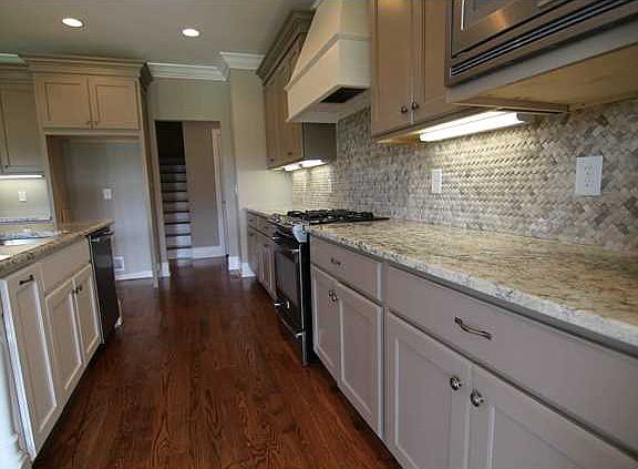 5th image of 7998 Hampton Cove Dr