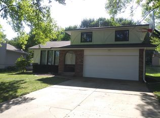 1132 Michelle Pkwy, Papillion, NE 68046