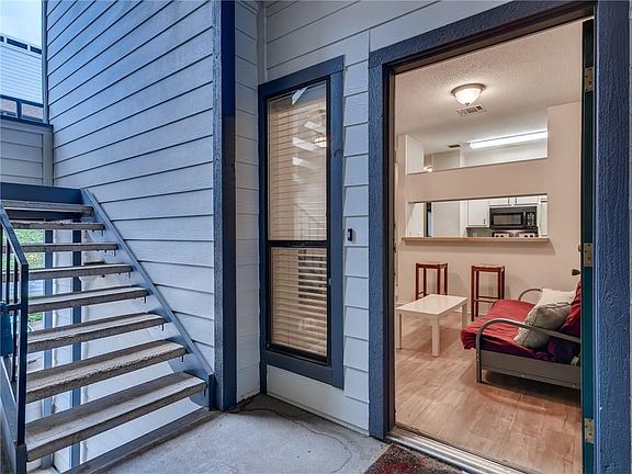 3rd image of 2905 Swisher St APT 208