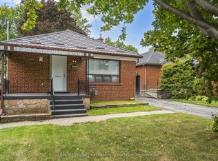 22 Maple Ave N, Mississauga, ON L5H2S1