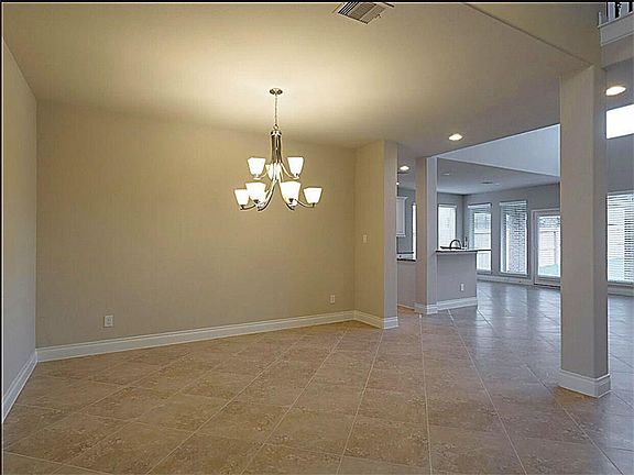 4th image of 27918 Castle Park Ln