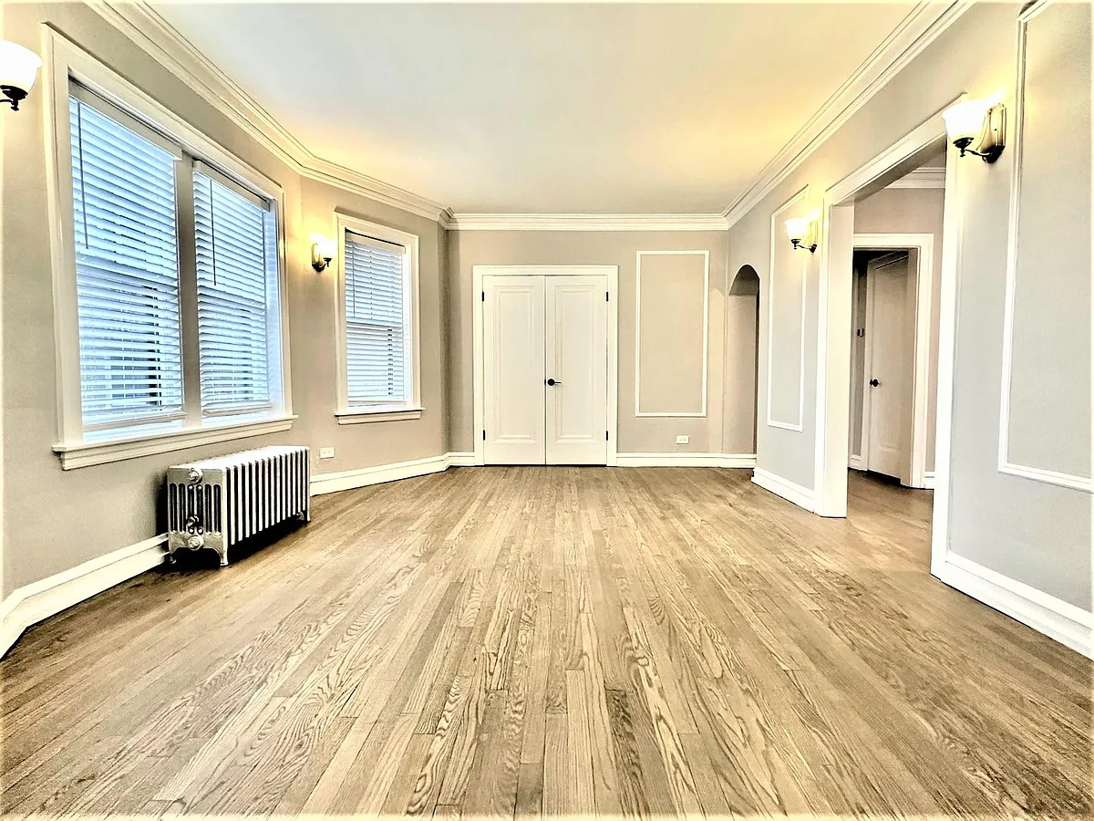 Building Photo - 1352 W Carmen Ave #2S