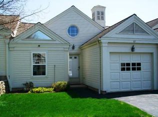 22 Saint George Pl, Sandy Hook, CT 06482