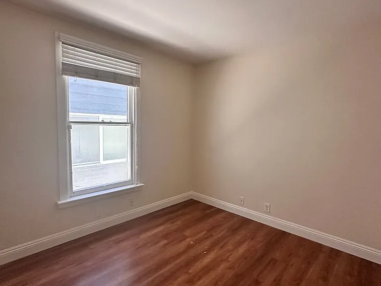 12th & E St 4-Plex — Photo 17