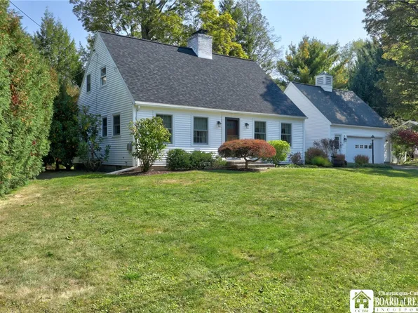 8 Ivy Ln, Lakewood, NY 14750