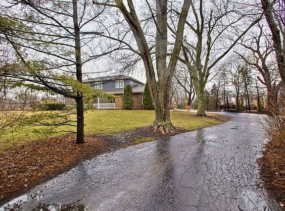 2nd image of 5N630 Carriage Way Dr