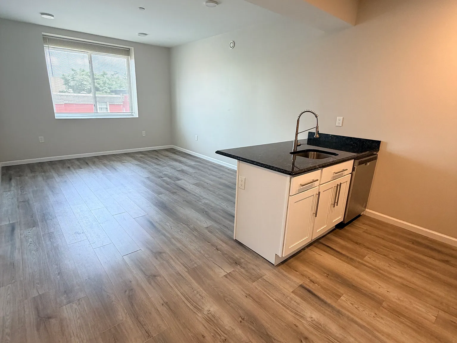 1 bed, $2,095 — Photo 3