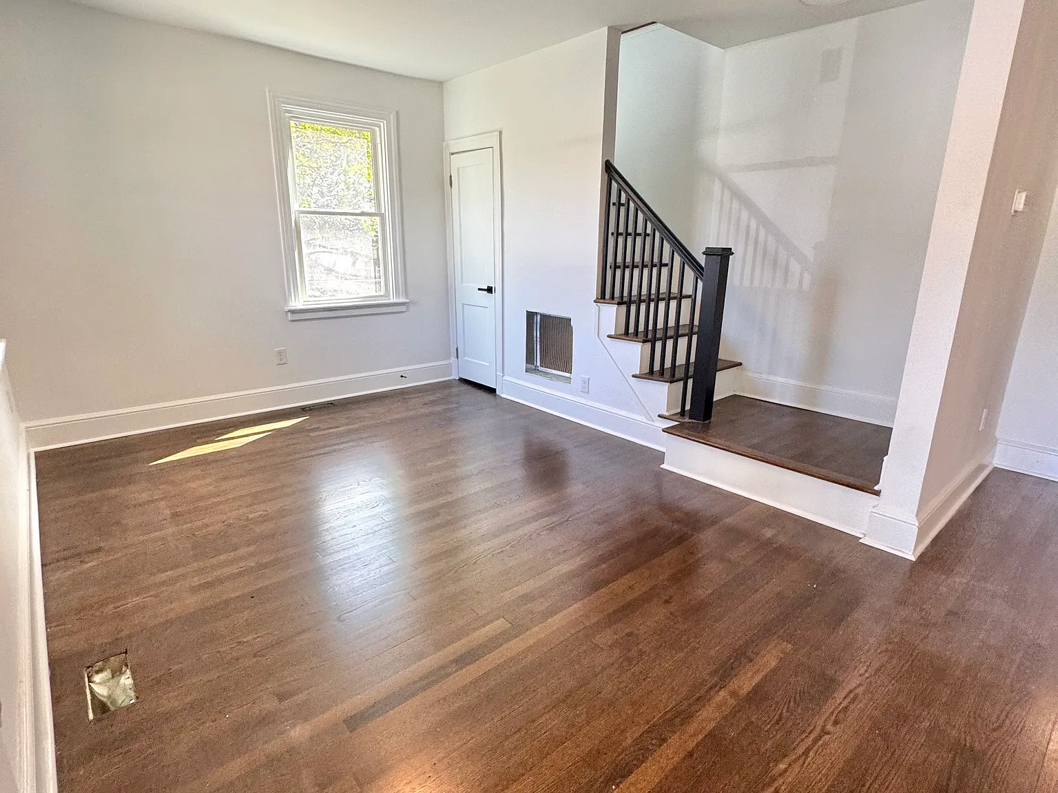 4 bed, 1976 sqft, $2,575 — Photo 4
