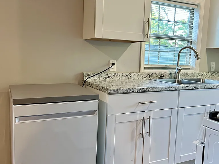 107 N Gillette Ave — Photo 22