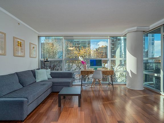 3rd image of 1050 Burrard St #503