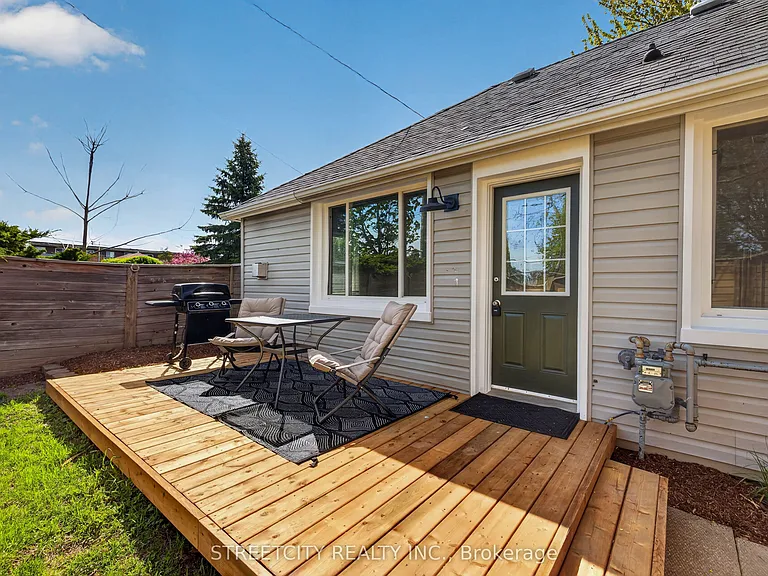 1055 Commissioners Rd E — Photo 3