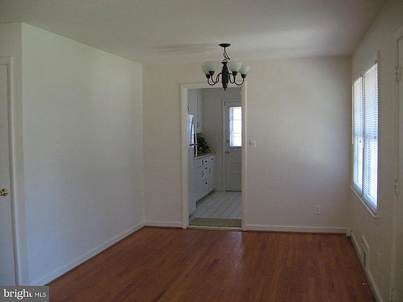 4th image of 3206 Normandy Ave
