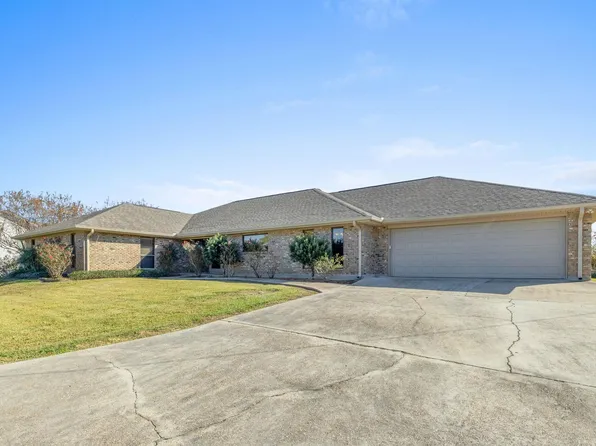 2405 Barbe St, Lake Charles, LA 70601