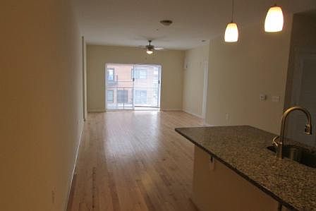 3rd image of 908 Perry St APT 213