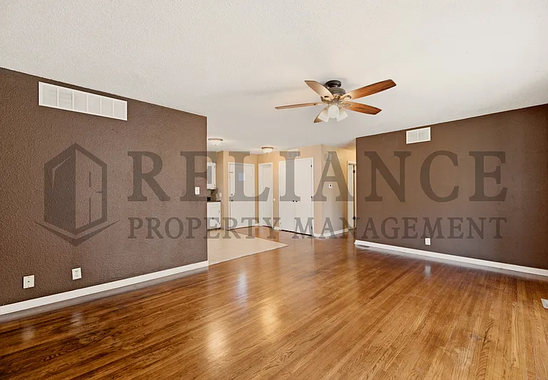 2103 W Columbine Ln — Photo 16