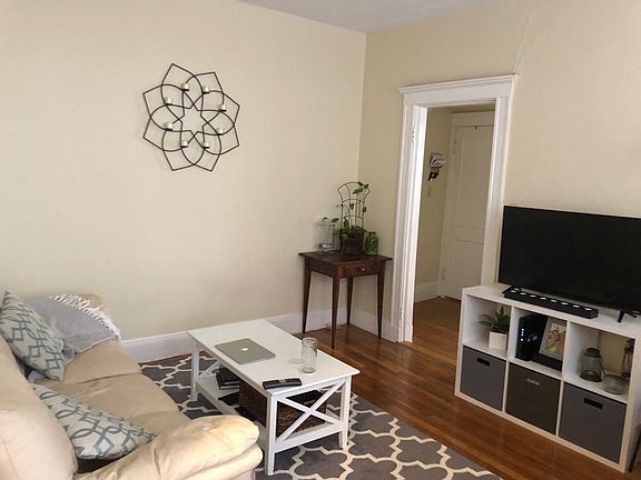 5th image of 63 Woodstock Ave APT 2